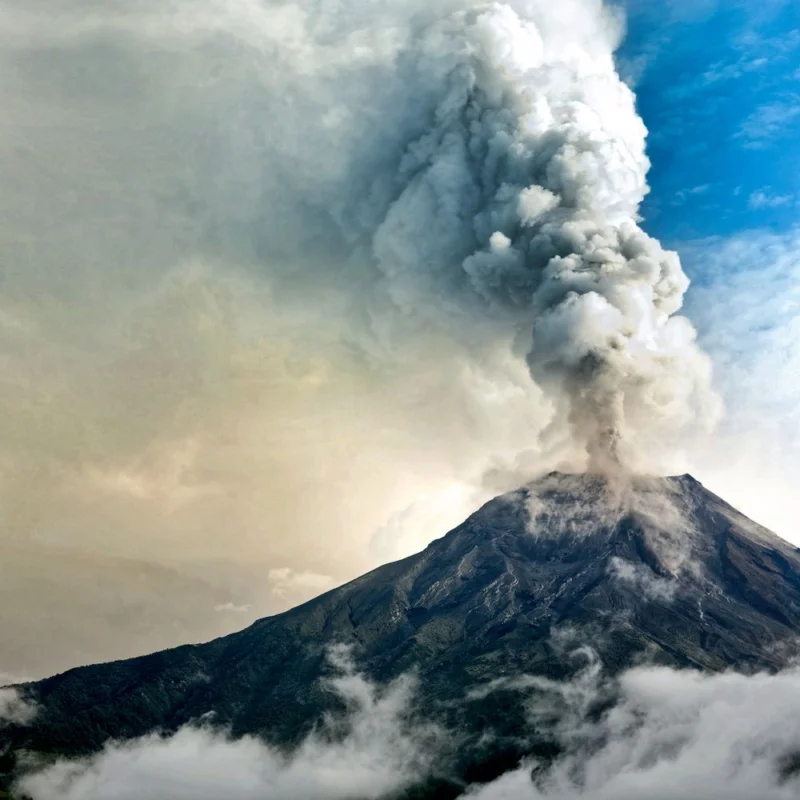 Tungurahua volcano eruption Ecuador Usine Directe