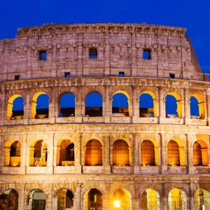 Certifié Colosseum in Rome at night Italy Europe