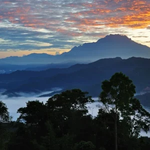 Achat Immédiat Sunrise over Mt Kinabalu silhouette Kota Kinabalu Sabah Borneo
