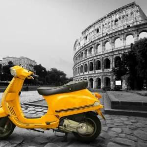 Yellow vintage scooter on the background of Coliseum Offre Exclusive